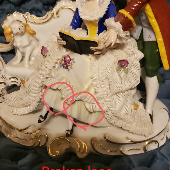 Vintage Porcelain Figurine - Picture 3 of 3